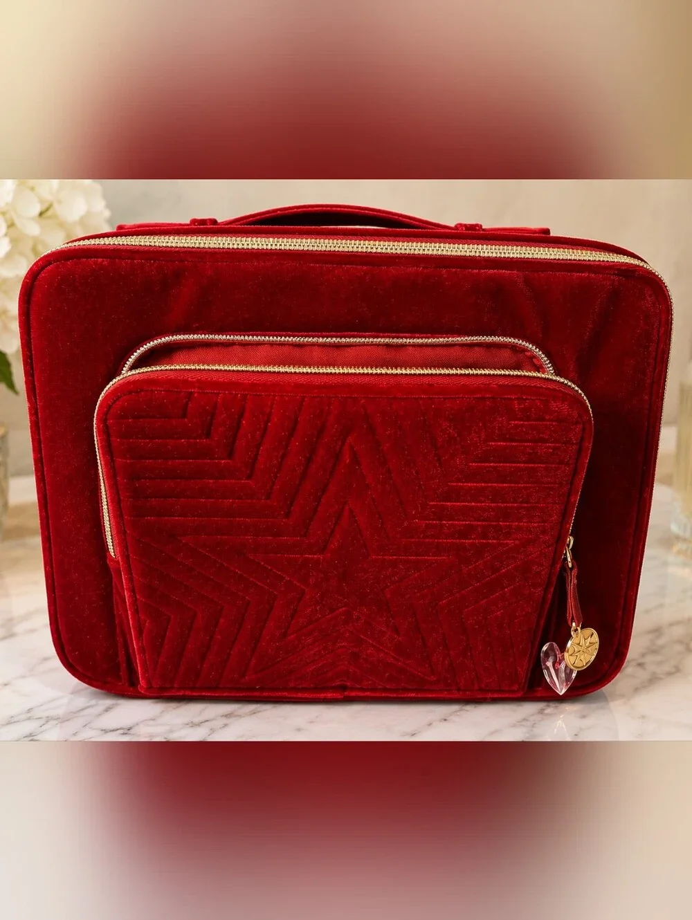 ❤️ Estée Lauder Red Velvet Makeup/Travel Bag – New Without Tags - Picture 3 of 3